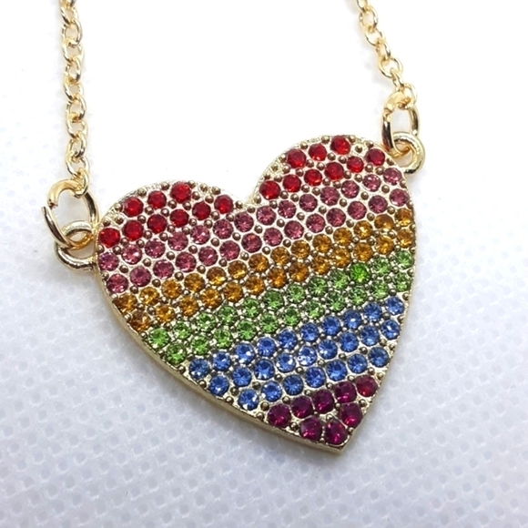 NWOT Rainbow Heart Rhinestone Pendant Chain Necklace - Picture 6 of 6
